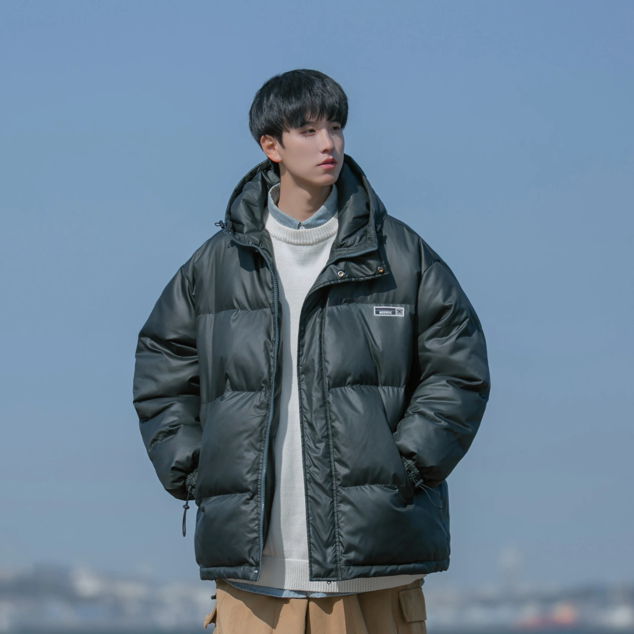 Мужская утепленная зимняя хлопковая куртка с капюшоном в американском ретро-стиле для подростков, теплая повседневная одежда
Мужская утепленная зимняя хлопковая куртка с капюшоном в американском ретро-стиле для подростков, теплая повседневная одежда