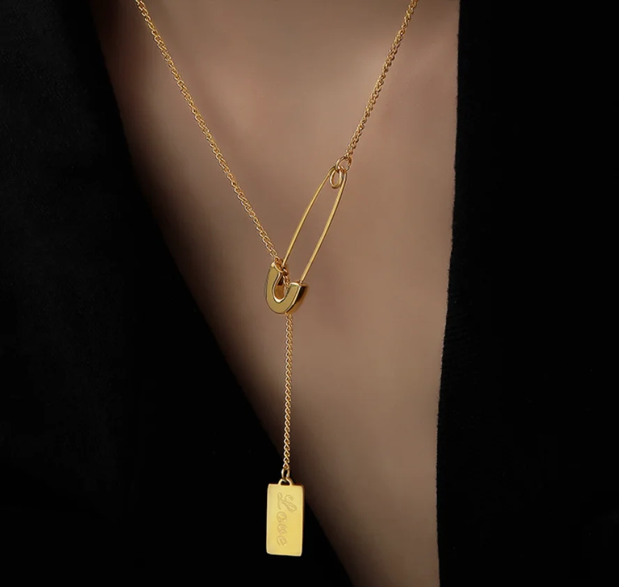 Simple necklaces pin Design Pendant Chain titanium steel necklaces for women 2023 fashion jewelry
Simple necklaces pin Design Pendant Chain titanium steel necklaces for women 2023 fashion jewelry
