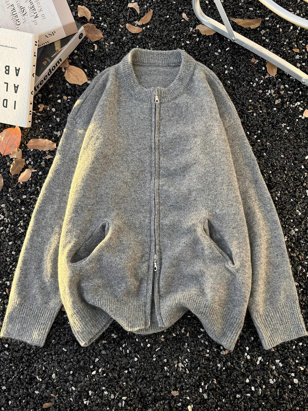 Мужской кардиган-свитер American Sle: осенний трендовый брендовый свитер Cleanfit с круглым вырезом, вязаный, свободного кроя, с двойной молнией
Мужской кардиган-свитер American Sle: осенний трендовый брендовый свитер Cleanfit с круглым вырезом, вязаный, свободного кроя, с двойной молнией