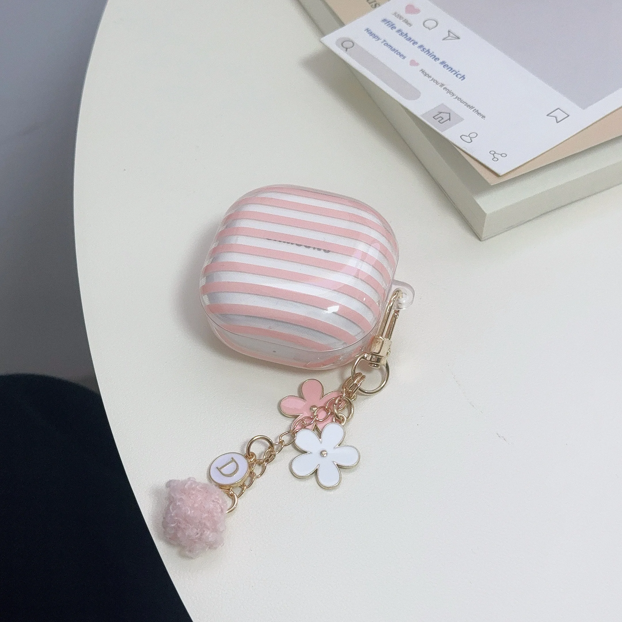 Cute Stripe Transparent Case For Samsung Galaxy Buds 4/3/3FE/2Pro With Flower Plush Keychain Anti-Scratch Protective Cover
Cute Stripe Transparent Case For Samsung Galaxy Buds 4/3/3FE/2Pro With Flower Plush Keychain Anti-Scratch Protective Cover