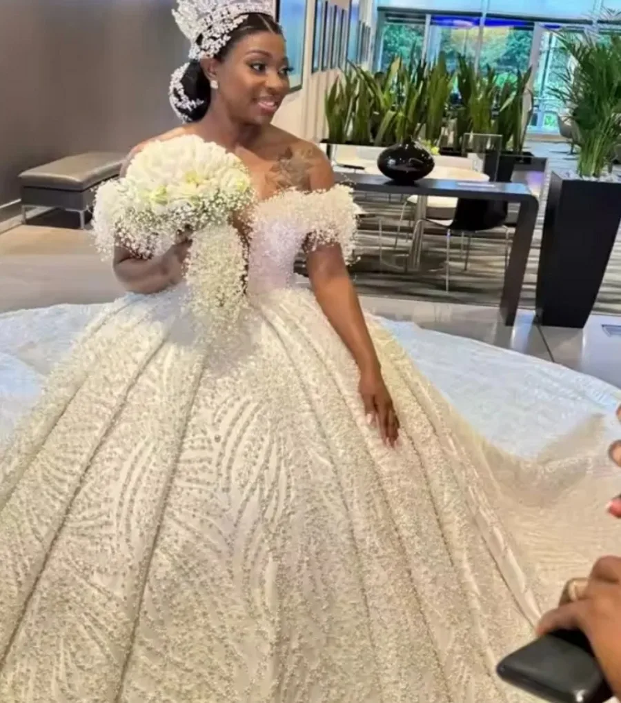 Luxury African Sheer Neck Shinny Beads Sequins Wedding Dress for Bride Vestidos De Novia Ball Gown Long Sleeves Bridal Gown
Luxury African Sheer Neck Shinny Beads Sequins Wedding Dress for Bride Vestidos De Novia Ball Gown Long Sleeves Bridal Gown