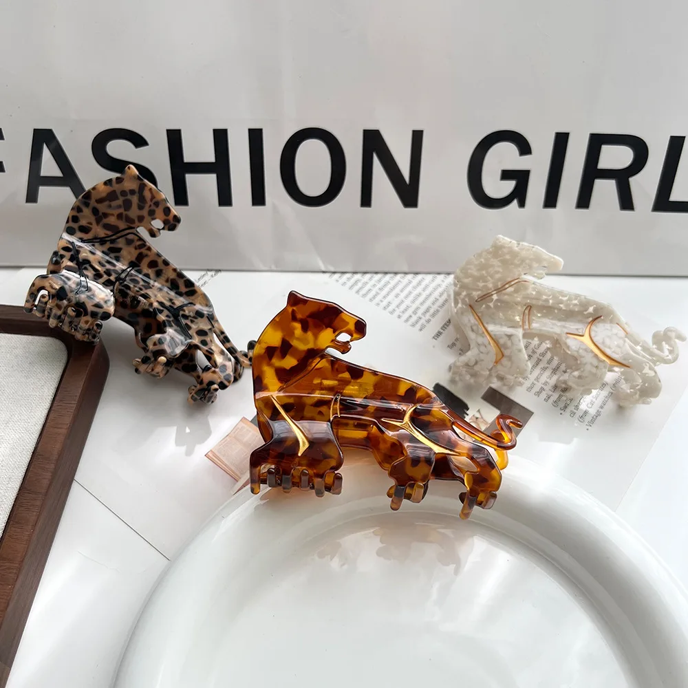 YHJ NEW Cheetah Hair Claw Personality Design Eco-Friendly Material Acetate Hair Claw Clips Hair Accessories for Women Girls
YHJ NEW Cheetah Hair Claw Personality Design Eco-Friendly Material Acetate Hair Claw Clips Hair Accessories for Women Girls