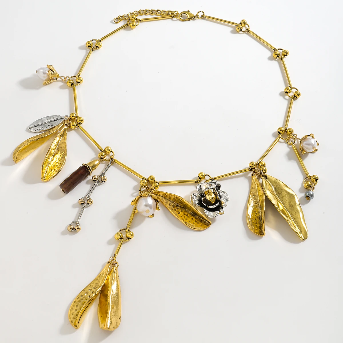 Z Pearl and Leaf Charm Necklaces Vintage Textured Golden Pendant Necklaces For Women Elegant Vacation Decoration Party Gifts
Z Pearl and Leaf Charm Necklaces Vintage Textured Golden Pendant Necklaces For Women Elegant Vacation Decoration Party Gifts