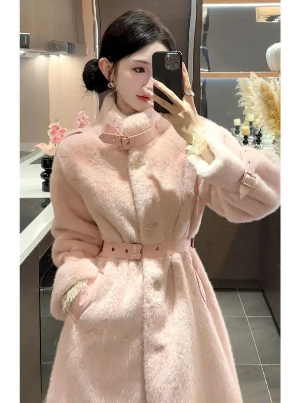 plus Size Warmth Outerwear Korean Sle Long Thiened Winter Coat Women's Inteated Leather And Fur Coat Stand Collar Singl...
plus Size Warmth Outerwear Korean Sle Long Thiened Winter Coat Women's Inteated Leather And Fur Coat Stand Collar Singl...