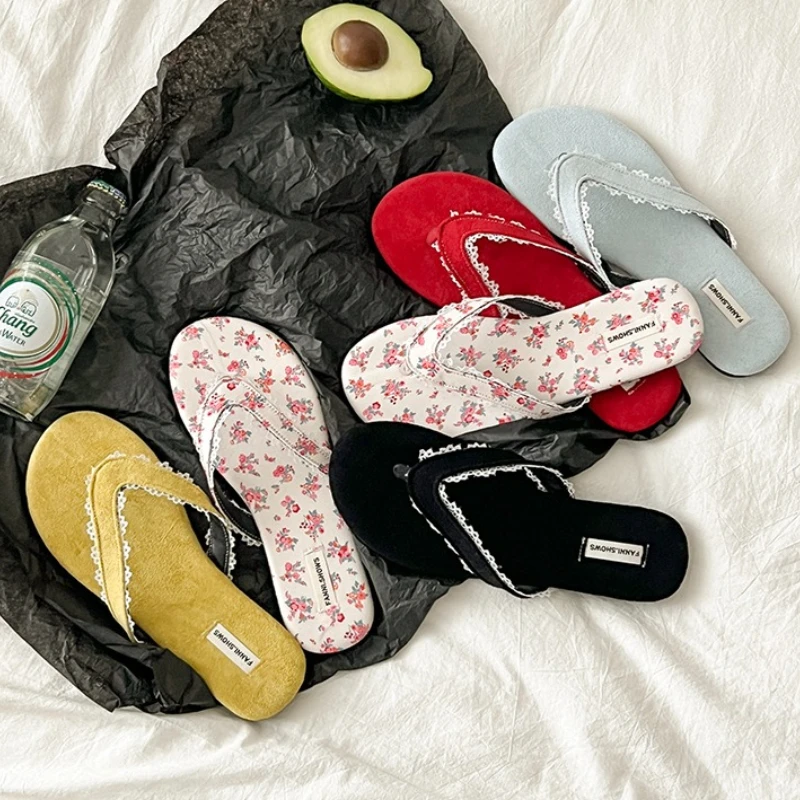 Женские пляжные шлепанцы с цветочным принтом, удобные повседневные сандалии-слайды на плоской подошве, летние женские шлепанцы с мягкой подошвой 2026
Женские пляжные шлепанцы с цветочным принтом, удобные повседневные сандалии-слайды на плоской подошве, летние женские шлепанцы с мягкой подошвой 2026