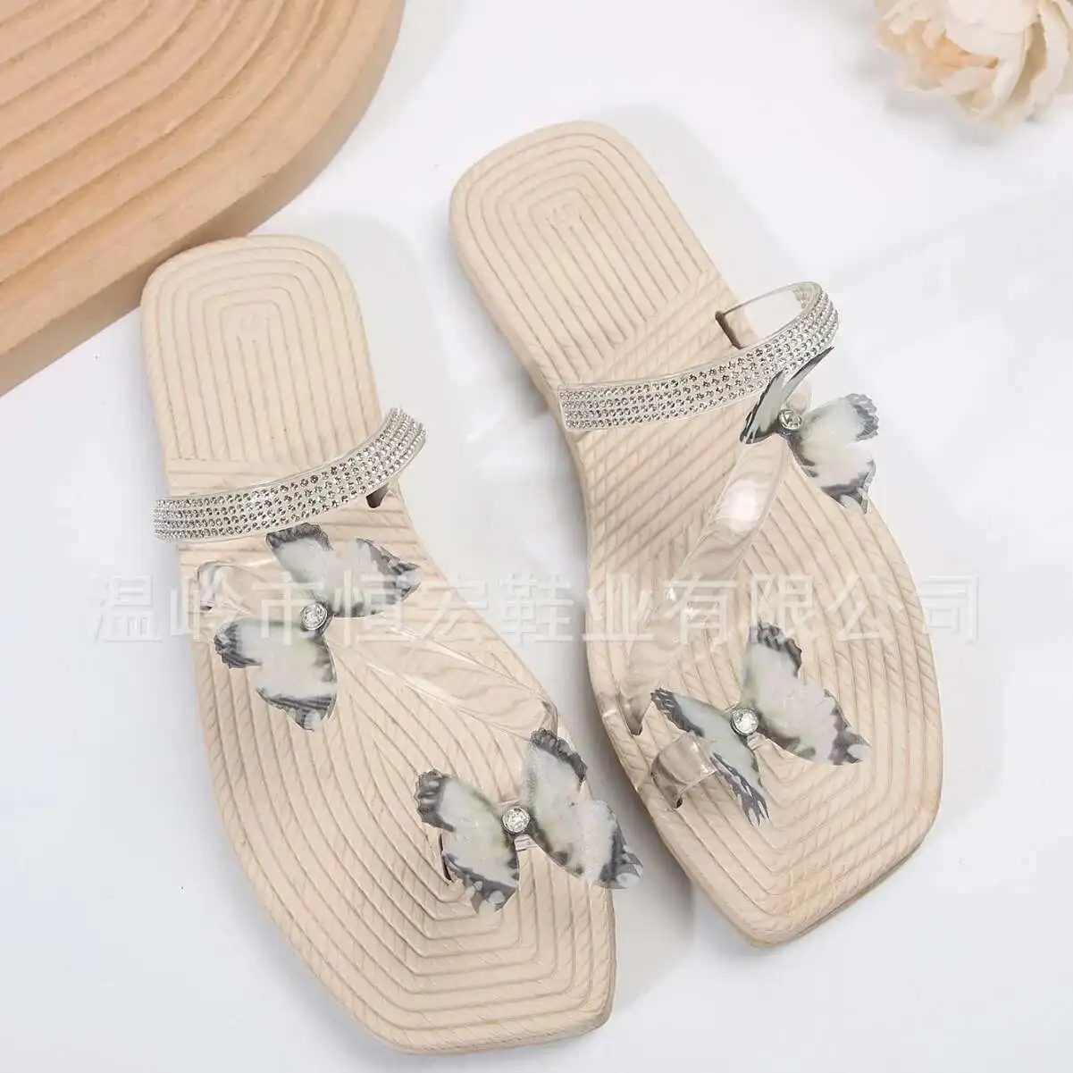 Женские римские сандалии, новые летние простые пляжные сандалии с бабочкой в сказочном стиле, универсальные пляжные сандалии с мягкой подошвой
Женские римские сандалии, новые летние простые пляжные сандалии с бабочкой в сказочном стиле, универсальные пляжные сандалии с мягкой подошвой