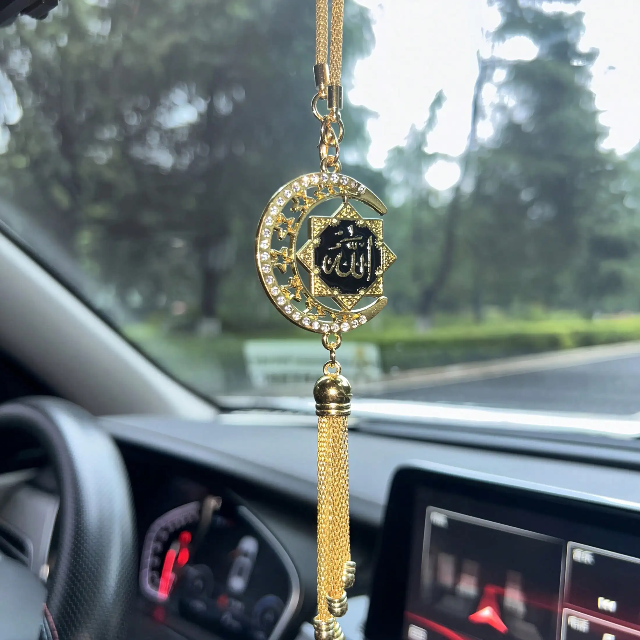 1. Islamic calligraphy pattern car hanging decoration—black calligraphy gold pendant, car interior decoration, exquisite Islamic home decor, intricate artistic design, elegant accessories, durable high-quality crafts
1. Islamic calligraphy pattern car hanging decoration—black calligraphy gold pendant, car interior decoration, exquisite Islamic home decor, intricate artistic design, elegant accessories, durable high-quality crafts