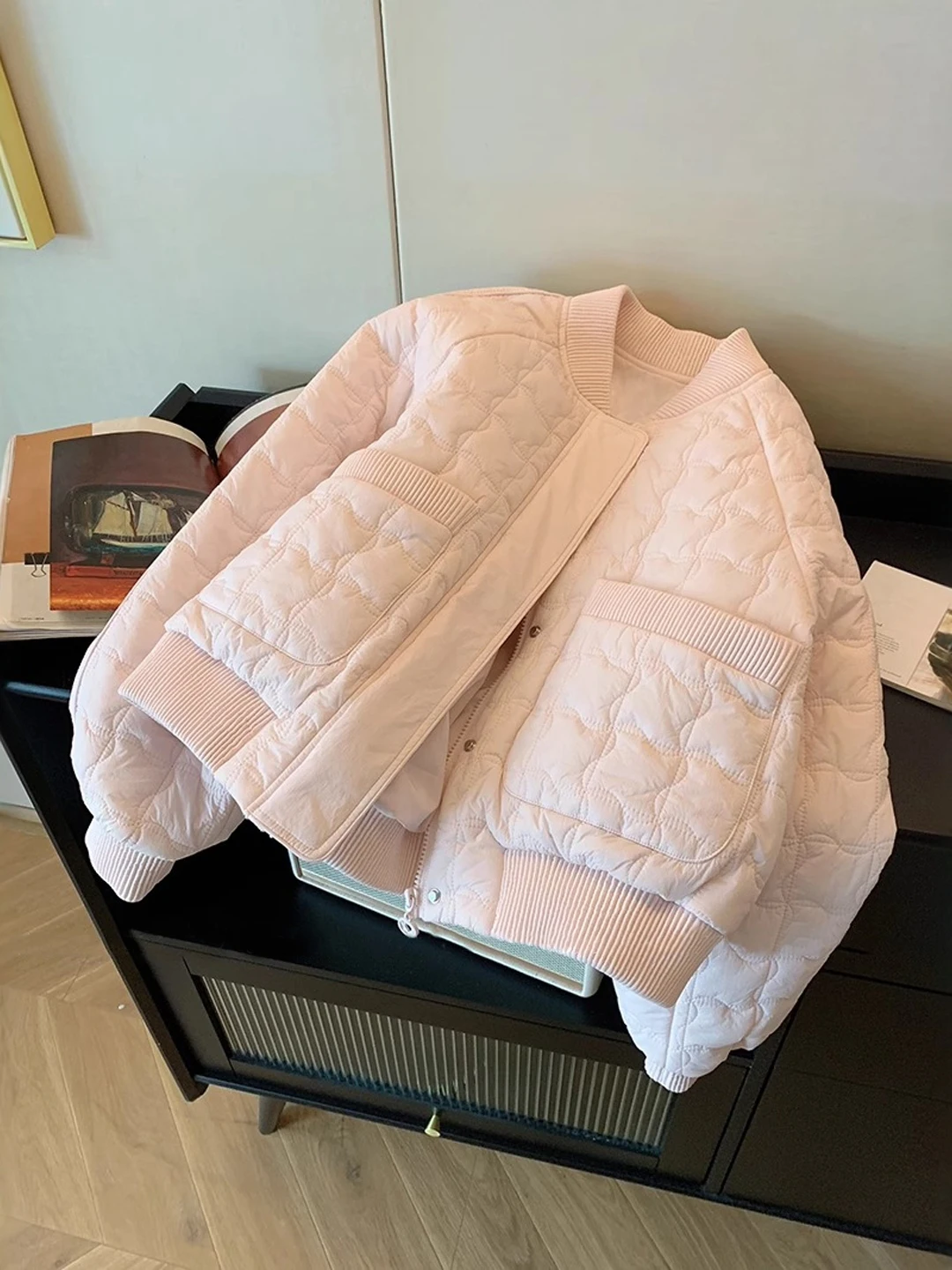 Ladies Large Size Loose Cotton Jacket with Quilted Pattern Warm And Stylish Korean Style Commute Long Sleeve Zipper Closure
Ladies Large Size Loose Cotton Jacket with Quilted Pattern Warm And Stylish Korean Style Commute Long Sleeve Zipper Closure