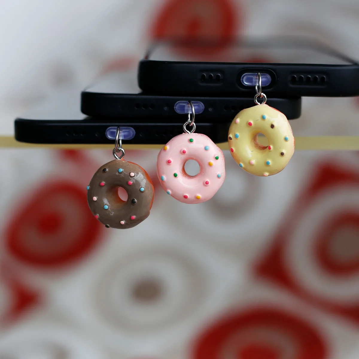 Mobile Phone Dust Plug Hangings Ornaments Pendant Cute Donut Resin Material For Iphone Type-C Port Dust Stopper Pendant Lanyard
Mobile Phone Dust Plug Hangings Ornaments Pendant Cute Donut Resin Material For Iphone Type-C Port Dust Stopper Pendant Lanyard