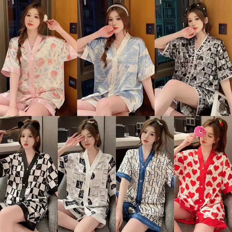Luxury Silk Sleepwear Kimono Ice Silks Women Pajamas Set Summer Kimono V-neck Lapel Homesuits Casual Loungewear Sexy Nightwear
Luxury Silk Sleepwear Kimono Ice Silks Women Pajamas Set Summer Kimono V-neck Lapel Homesuits Casual Loungewear Sexy Nightwear