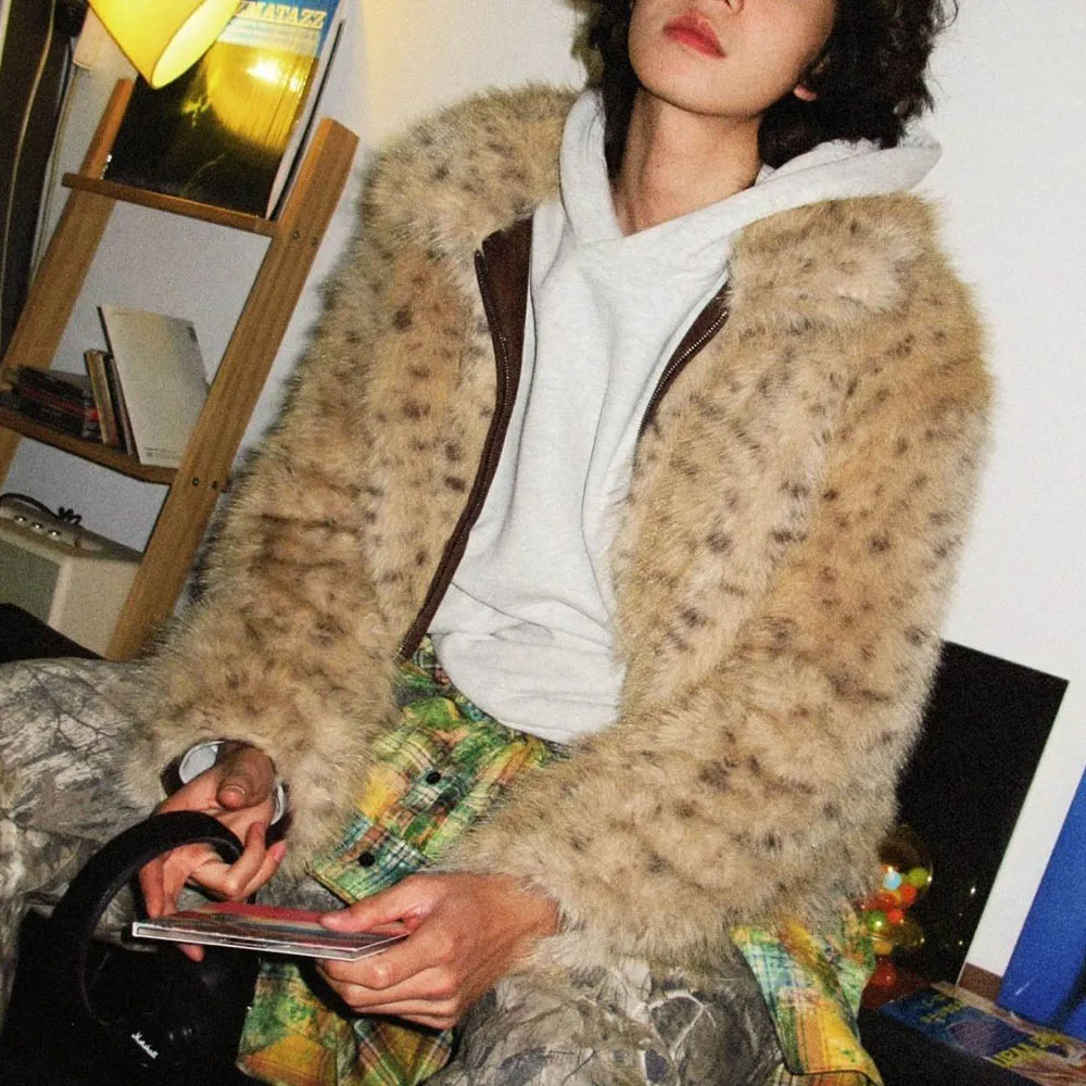 Осеннее новое мужское меховое пальто с леопардовым принтом и длинными рукавами, американский ретро-модный тренд, свободные повседневные мужские топы High Street, 2025 г.
Осеннее новое мужское меховое пальто с леопардовым принтом и длинными рукавами, американский ретро-модный тренд, свободные повседневные мужские топы High Street, 2025 г.