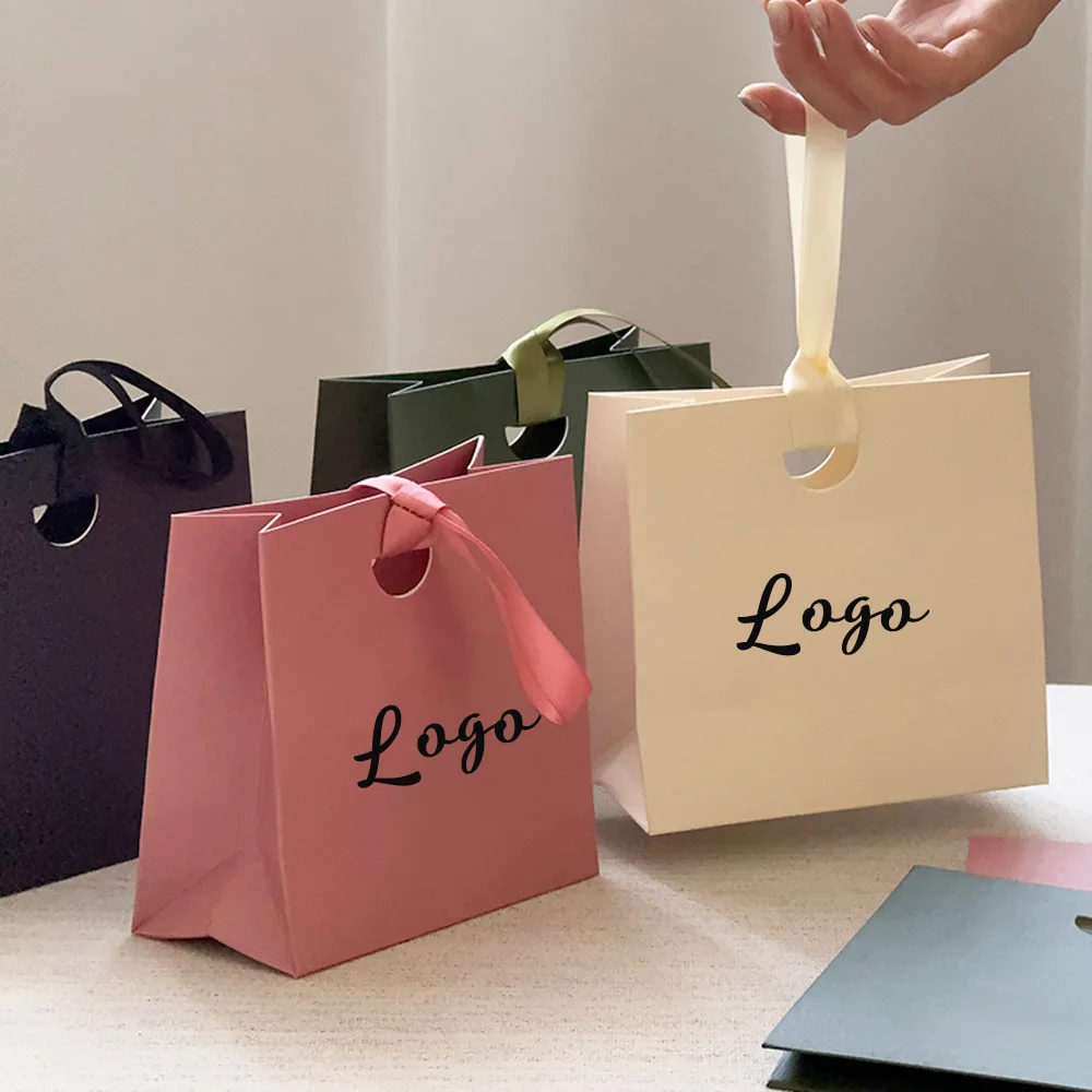 15.5×14.5×7.5cm Dark Green Jewelry Gift Packaging Bag Custom Logo Shopping Handbag Stationery Candle Toy Boutique Organizer Sack
15.5×14.5×7.5cm Dark Green Jewelry Gift Packaging Bag Custom Logo Shopping Handbag Stationery Candle Toy Boutique Organizer Sack