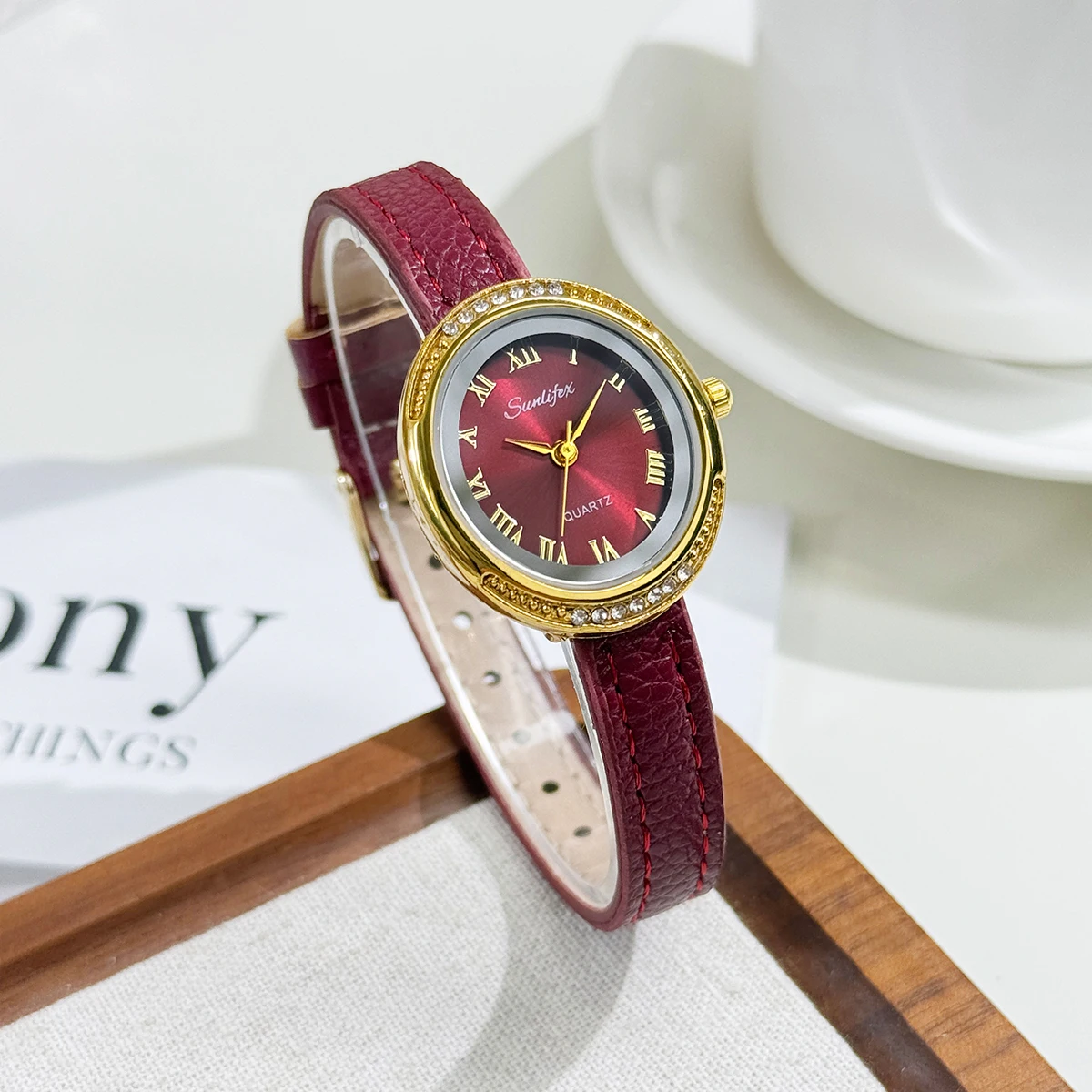 SUNLIFEX New Fashion Girls Watches luxury Leather Quartz Watches For Woman Oval Dial Diamond Wristwatch часы женские
SUNLIFEX New Fashion Girls Watches luxury Leather Quartz Watches For Woman Oval Dial Diamond Wristwatch часы женские