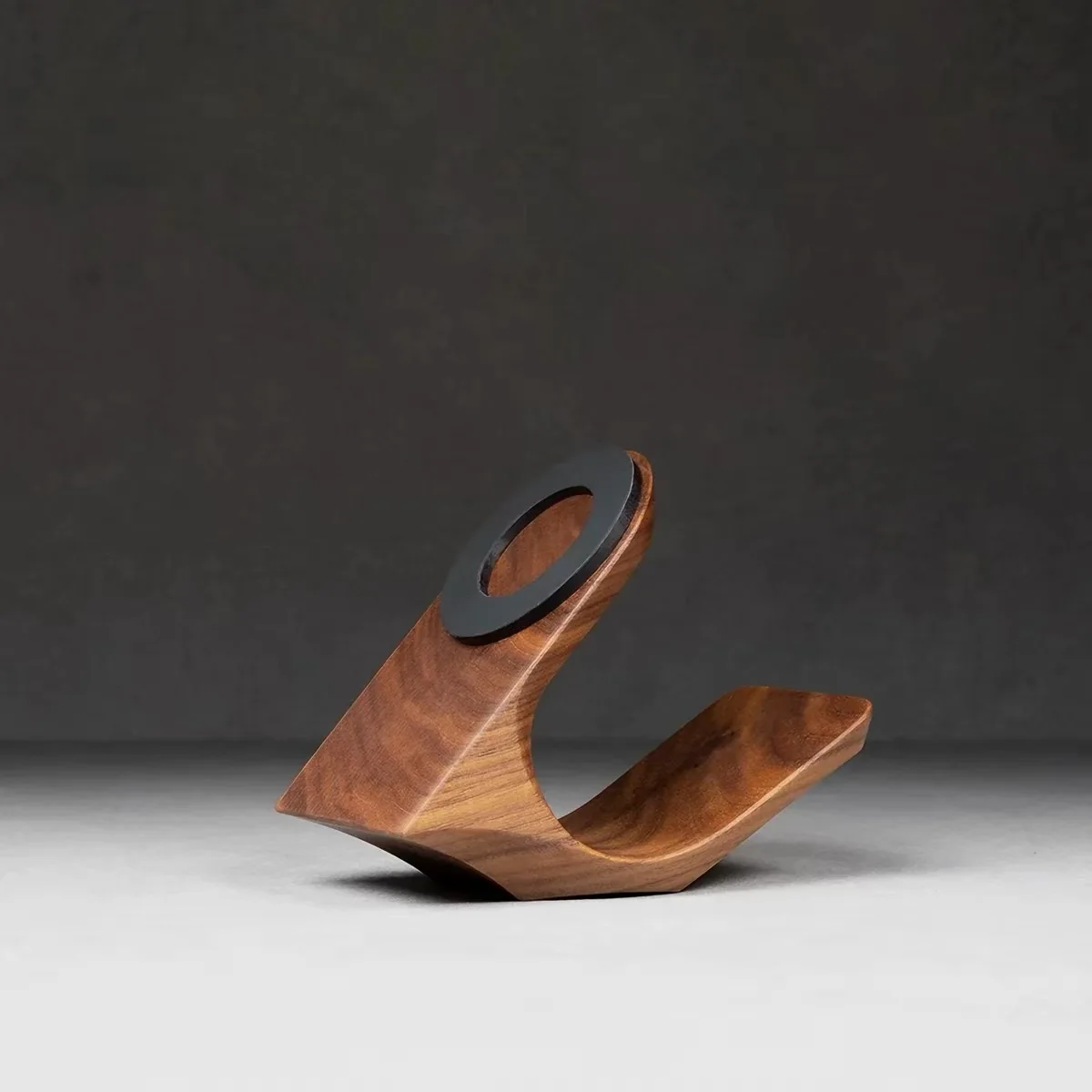 Solid wood magnetic phone holder, suitable for multiple mobile phones
Solid wood magnetic phone holder, suitable for multiple mobile phones
