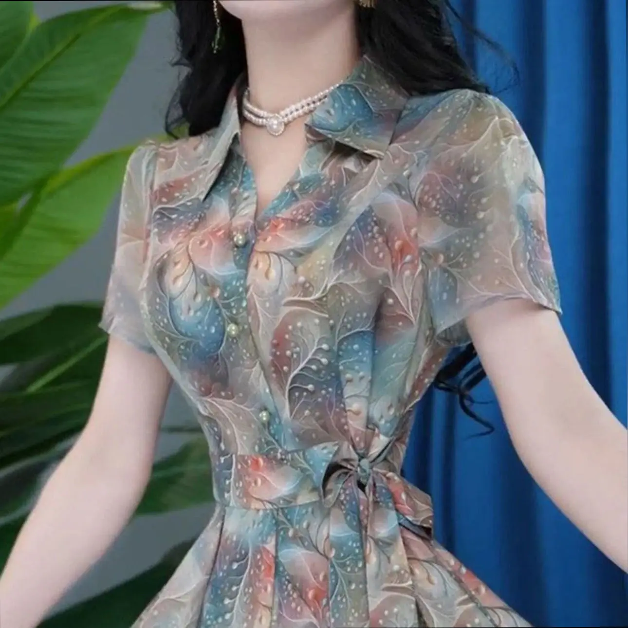 Fashion short-sleeved dress women's summer 2024 new high-grade sense of temperament slim age long printed casual skirt.
Fashion short-sleeved dress women's summer 2024 new high-grade sense of temperament slim age long printed casual skirt.