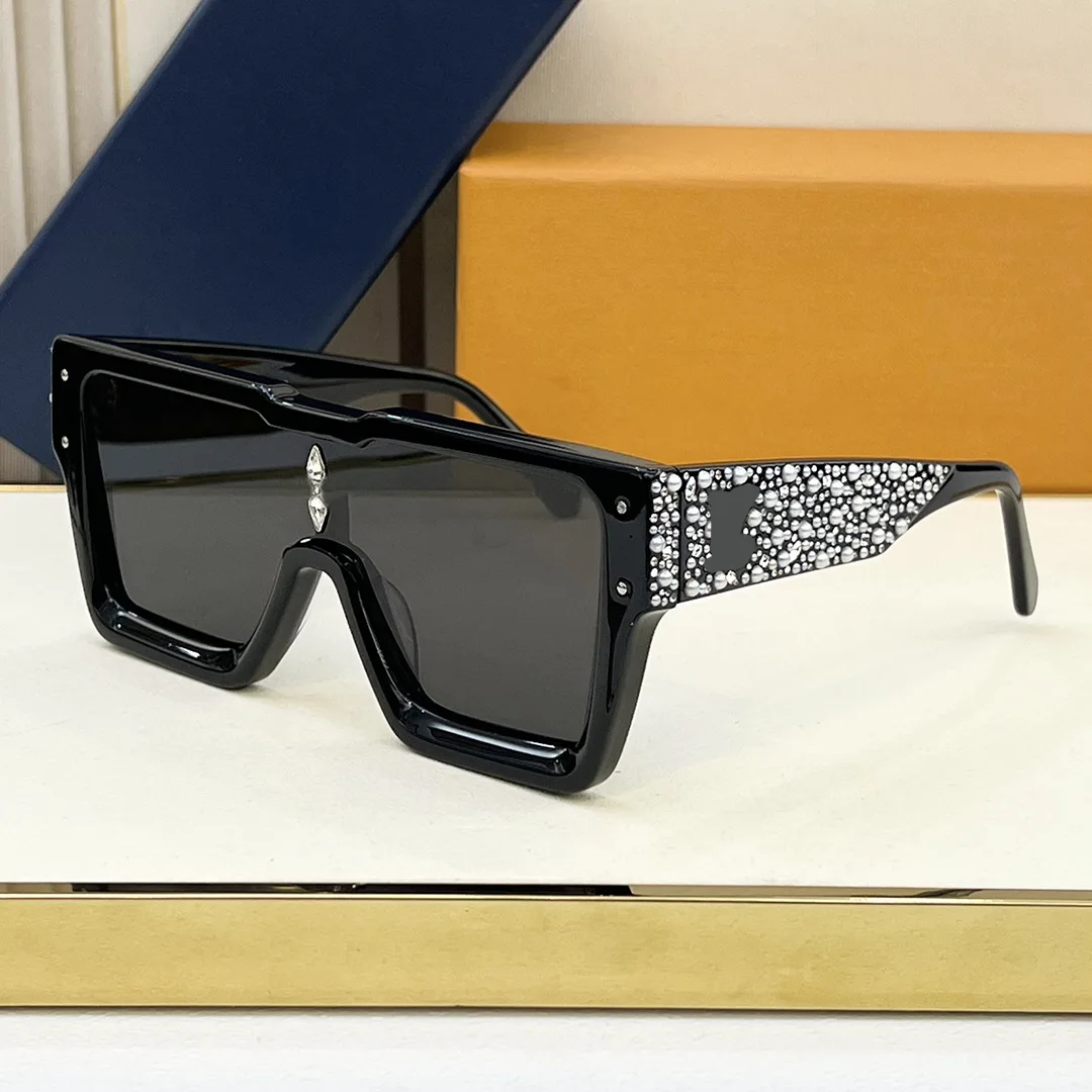 LOZ243 Quality Fashion Light Luxury Pan Shuai Same Style Large Frame Square Diamond Sunglasses for Men Women
LOZ243 Quality Fashion Light Luxury Pan Shuai Same Style Large Frame Square Diamond Sunglasses for Men Women