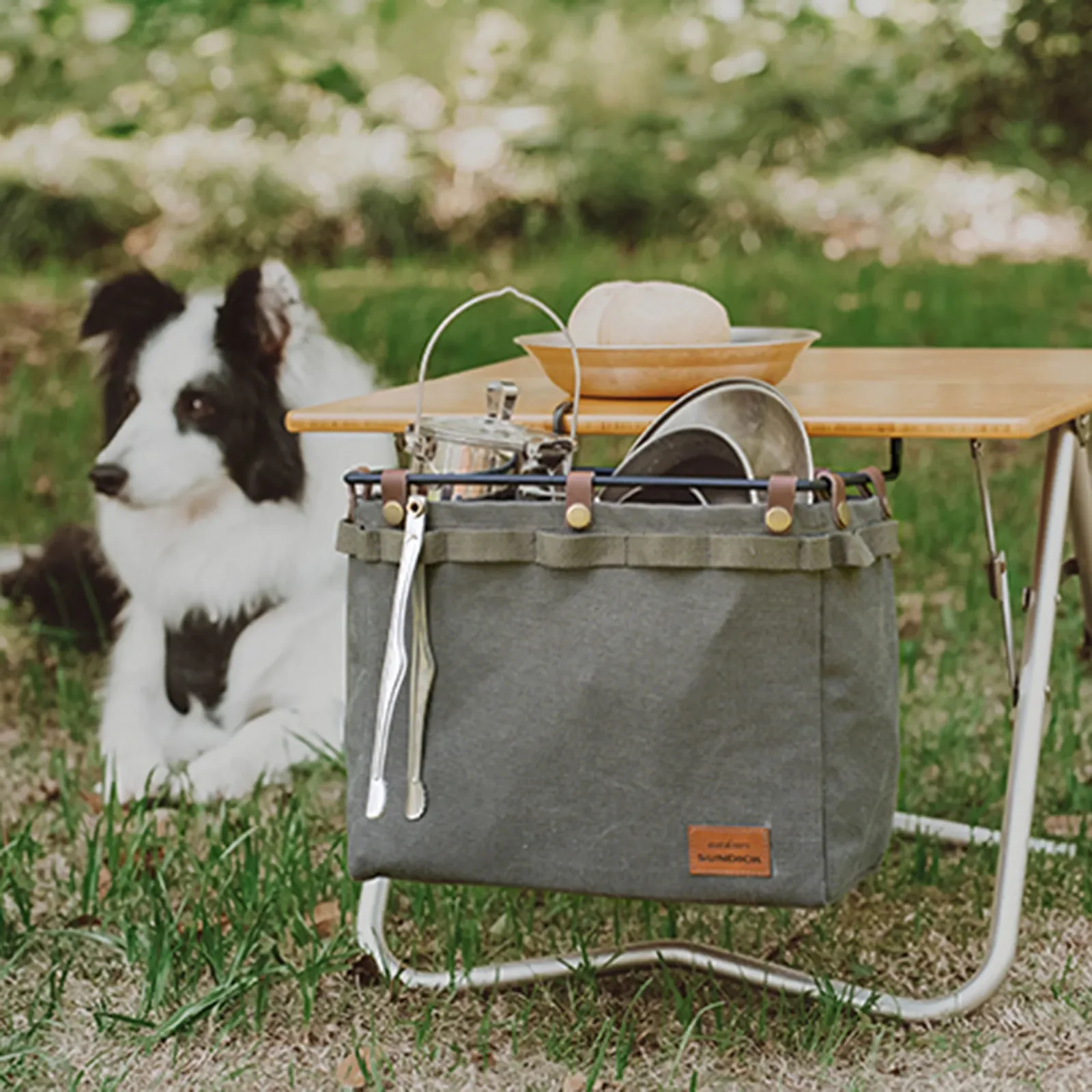 Camping Table Side Storage Bag Multifunctional Folding Canvas Bag with Hook Outdoor Picnic Desk Cookware Hanging Bag
Camping Table Side Storage Bag Multifunctional Folding Canvas Bag with Hook Outdoor Picnic Desk Cookware Hanging Bag