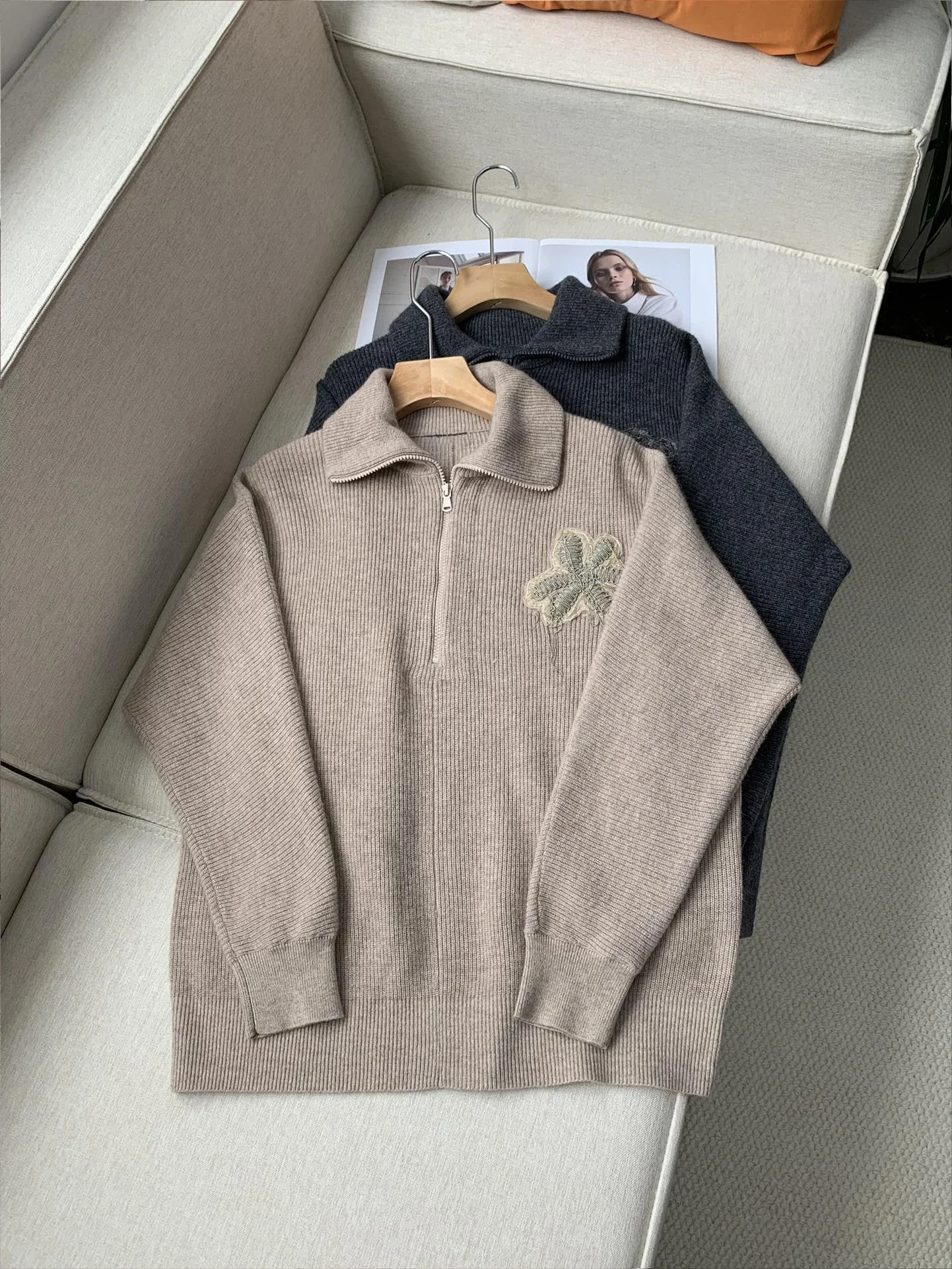 100% Cashmere Women Beaded Embroidery Sweater Autumn Winter Turn-down Collar Long Sleeve Loose Ladies Knitted Pullover
100% Cashmere Women Beaded Embroidery Sweater Autumn Winter Turn-down Collar Long Sleeve Loose Ladies Knitted Pullover