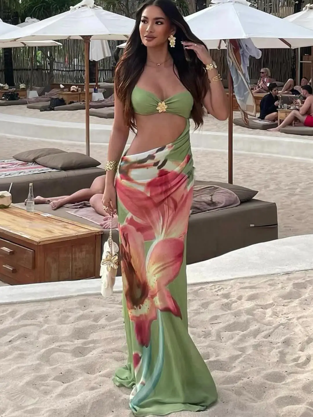 STYLISH LADY Sexy Green Floral Print Cutout Maxi Dress 2026 Summer Women Spaghetti Strap Wrap Beach Vacation Party Dress
STYLISH LADY Sexy Green Floral Print Cutout Maxi Dress 2026 Summer Women Spaghetti Strap Wrap Beach Vacation Party Dress