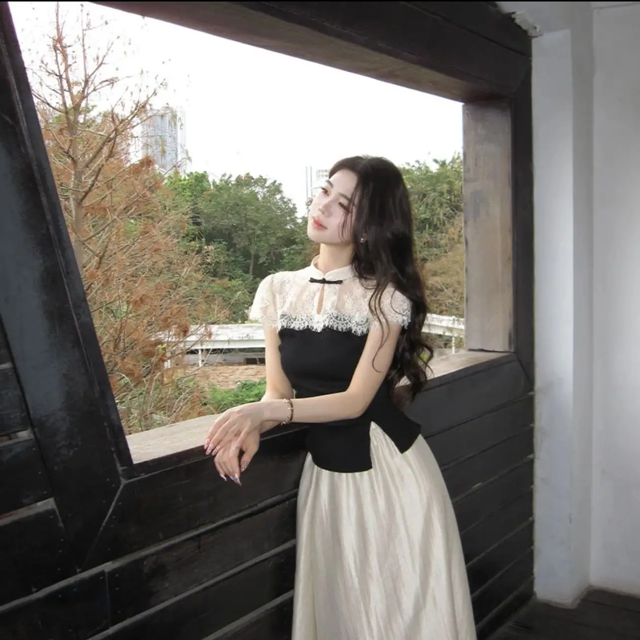 New Chinese Style Women Skirts Sets Fashion Lace Patchwork Tops + Long Skirts Two-piece Set Women Summer Skirt Suits
New Chinese Style Women Skirts Sets Fashion Lace Patchwork Tops + Long Skirts Two-piece Set Women Summer Skirt Suits