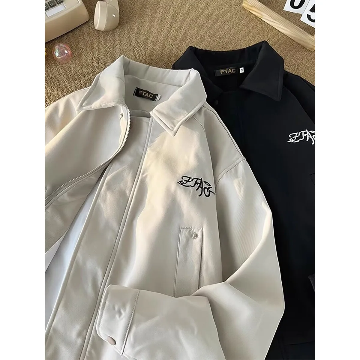 Men's ort American Sle Embroidered Executive Jaet Large Size Autumn Winter Casual Loose Fit Polyester Fiber Long Sve
Men's ort American Sle Embroidered Executive Jaet Large Size Autumn Winter Casual Loose Fit Polyester Fiber Long Sve