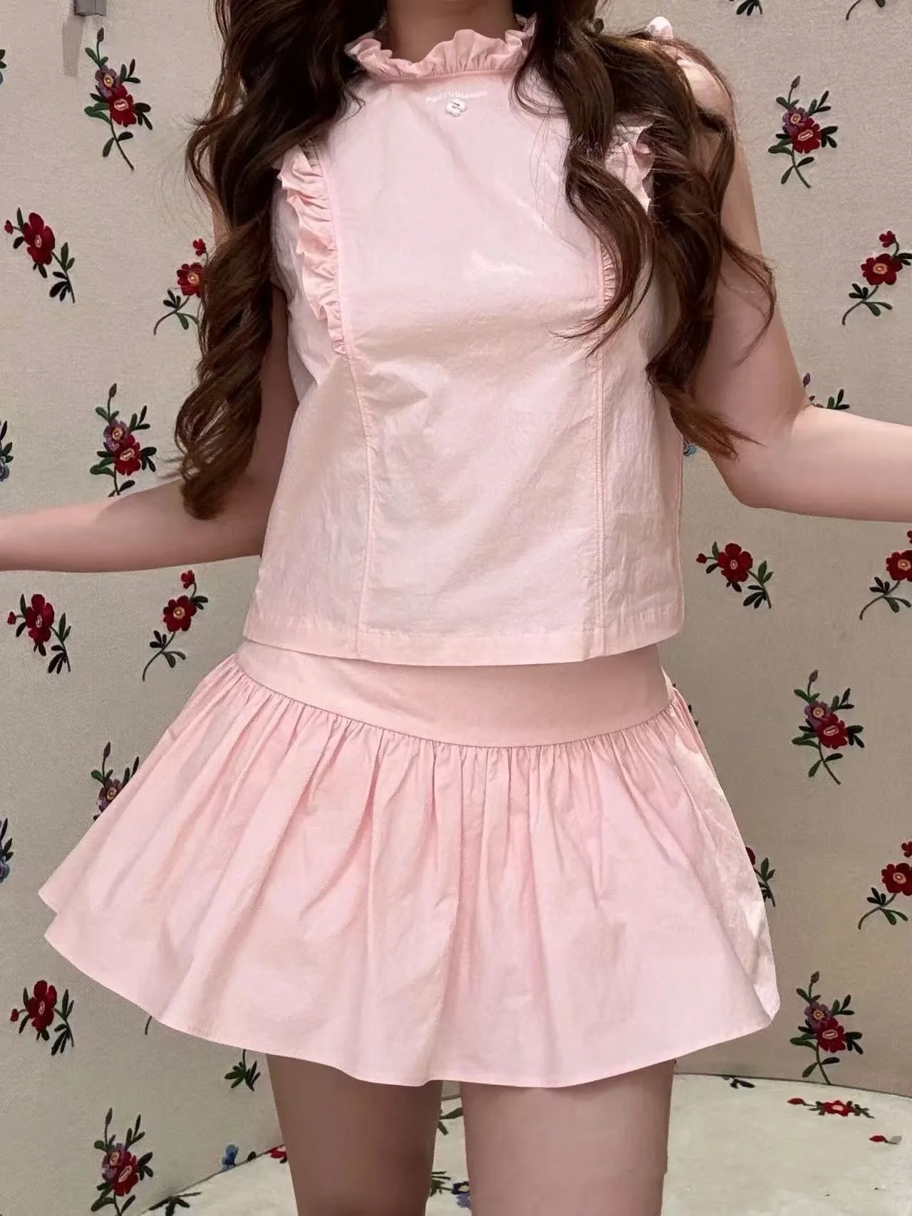 Sweet Girl Feel Sleeveless Vest Puffy Half Skirt Set Wooden Design Casual High Waist Cotton Loose Fit Summer Collection
Sweet Girl Feel Sleeveless Vest Puffy Half Skirt Set Wooden Design Casual High Waist Cotton Loose Fit Summer Collection