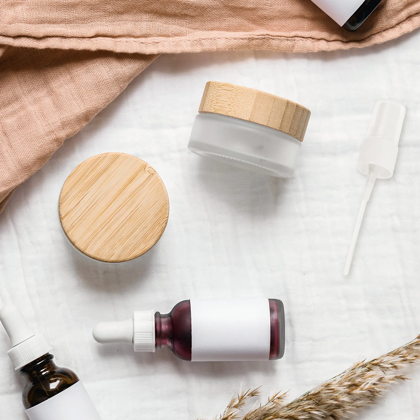 Набор из 40 распылителей-насадок: сменные насосные распылители для мелкодисперсного распыления, герметичные, с прозрачной крышкой, для парфюмерии, средств для волос и эфирных масел
Набор из 40 распылителей-насадок: сменные насосные распылители для мелкодисперсного распыления, герметичные, с прозрачной крышкой, для парфюмерии, средств для волос и эфирных масел