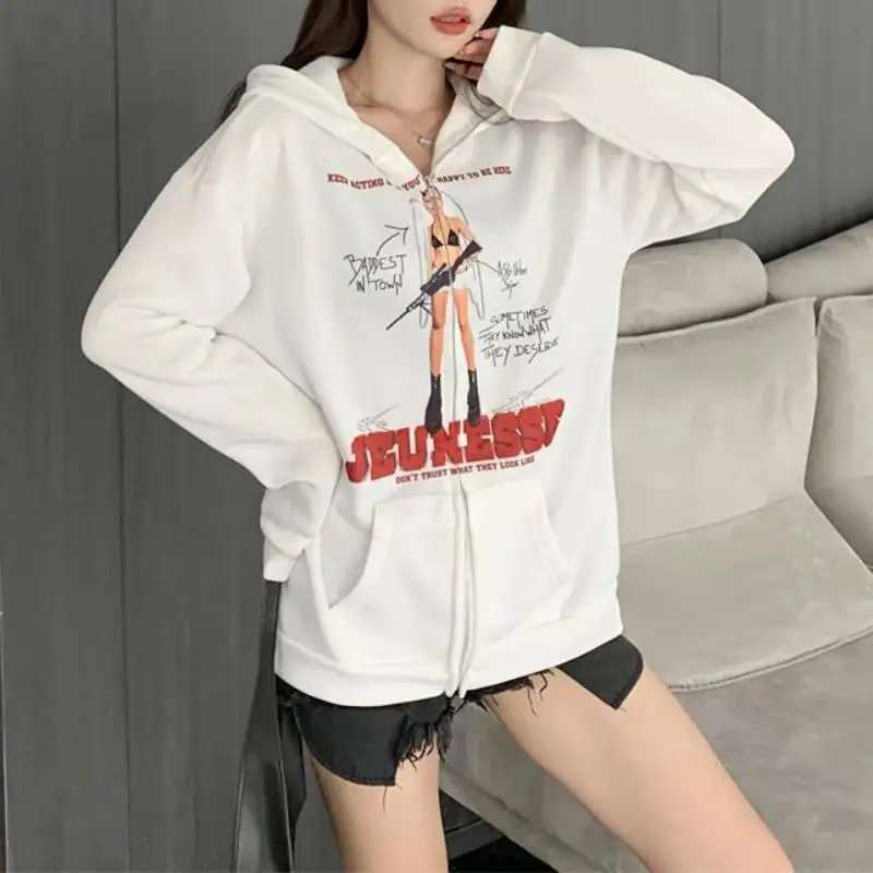 Новая куртка с капюшоном с персонализированным принтом 2025, свободная и универсальная толстовка с капюшоном Y2K, женская одежда
Новая куртка с капюшоном с персонализированным принтом 2025, свободная и универсальная толстовка с капюшоном Y2K, женская одежда