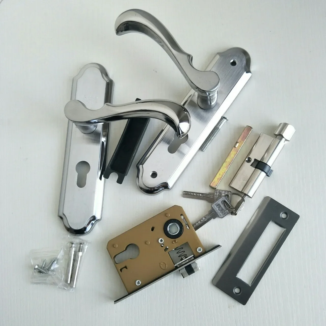 Bedroom Stainless Steel Door Lock, Small 50 Bearings, Simple Indoor Bedroom Wooden Door Lock, Silent Hardware Room Door Lock
Bedroom Stainless Steel Door Lock, Small 50 Bearings, Simple Indoor Bedroom Wooden Door Lock, Silent Hardware Room Door Lock