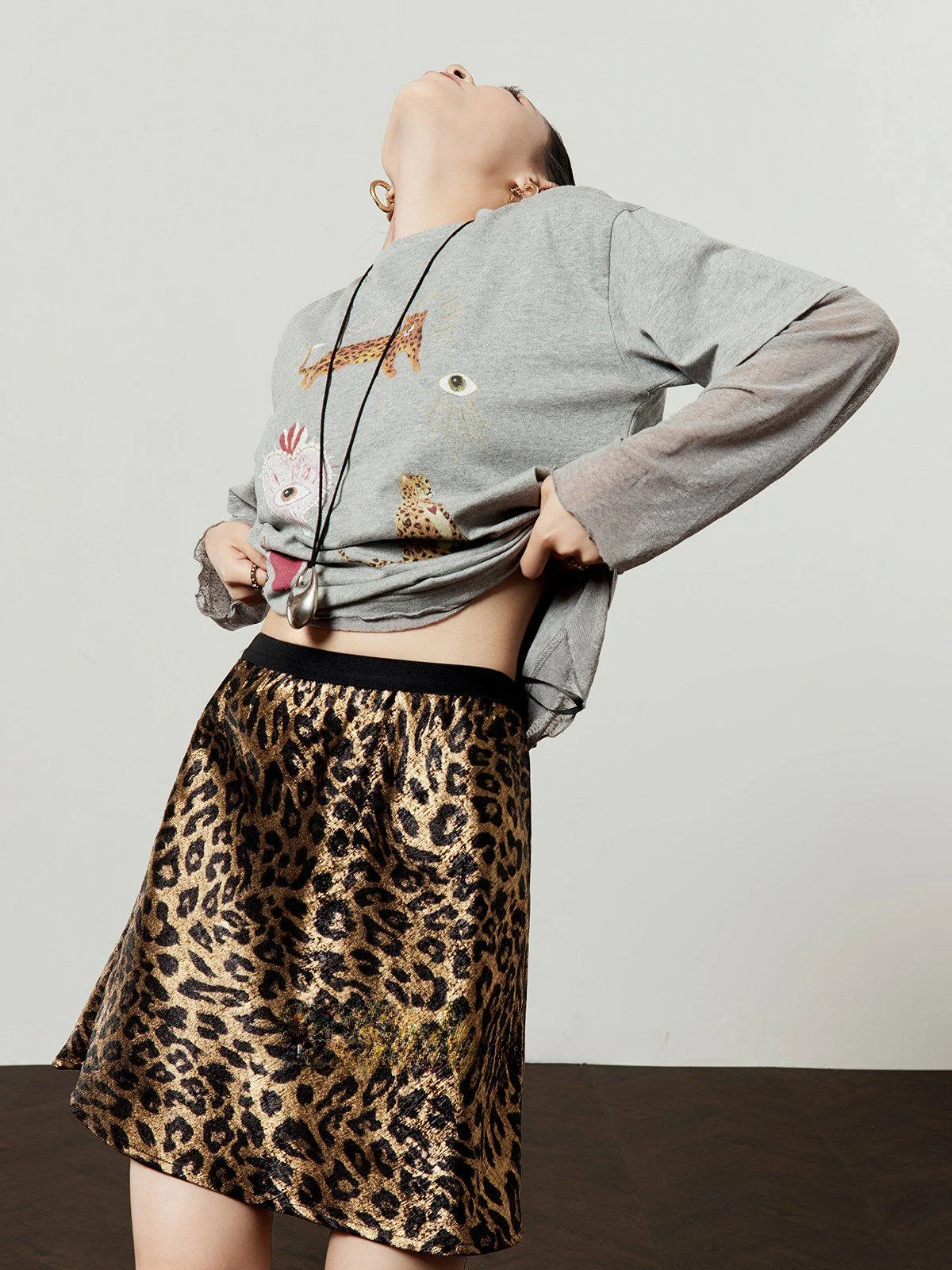 Женская свободная футболка с длинным рукавом, с принтом и вставками, повседневная, весенняя новинка, модный удобный топ для женщин
Женская свободная футболка с длинным рукавом, с принтом и вставками, повседневная, весенняя новинка, модный удобный топ для женщин