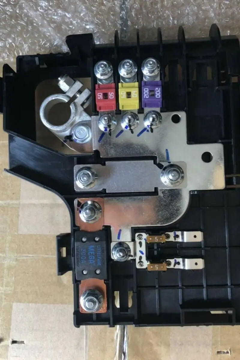 Автозапчасти, высокое качество для Roewe RX5 MG Rui Teng GS 2016, блок предохранителей, положительный зажим для аккумулятора, блок предохранителей в сборе
Автозапчасти, высокое качество для Roewe RX5 MG Rui Teng GS 2016, блок предохранителей, положительный зажим для аккумулятора, блок предохранителей в сборе