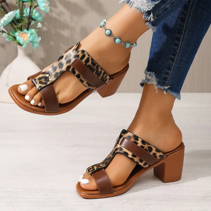 Spliced Leopard Print Block Heel Slippers Fashion Square Toe Open Toe Anti-Slip Wear-Resistant High Heels
Spliced Leopard Print Block Heel Slippers Fashion Square Toe Open Toe Anti-Slip Wear-Resistant High Heels