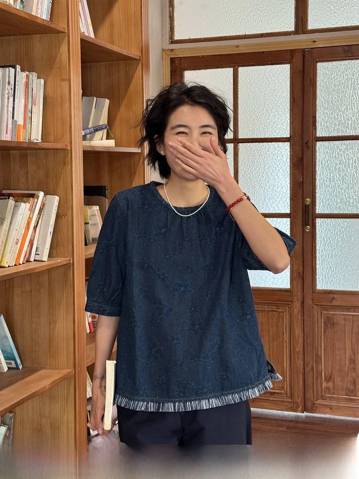 Langqing Retro Denim Short Sleeve T-Shirt Women's round Neck Shirt Floral Embroidery Spring Summer New Style Loose Fit Cotton...
Langqing Retro Denim Short Sleeve T-Shirt Women's round Neck Shirt Floral Embroidery Spring Summer New Style Loose Fit Cotton...