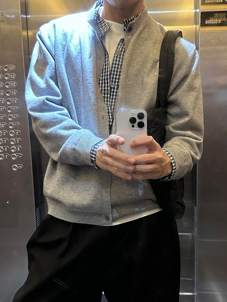 Мужская осенне-зимняя вязаная кофта с воротником-стойкой, имитация двухслойности, в стиле колледж, с длинными рукавами, для многослойного ношения
Мужская осенне-зимняя вязаная кофта с воротником-стойкой, имитация двухслойности, в стиле колледж, с длинными рукавами, для многослойного ношения