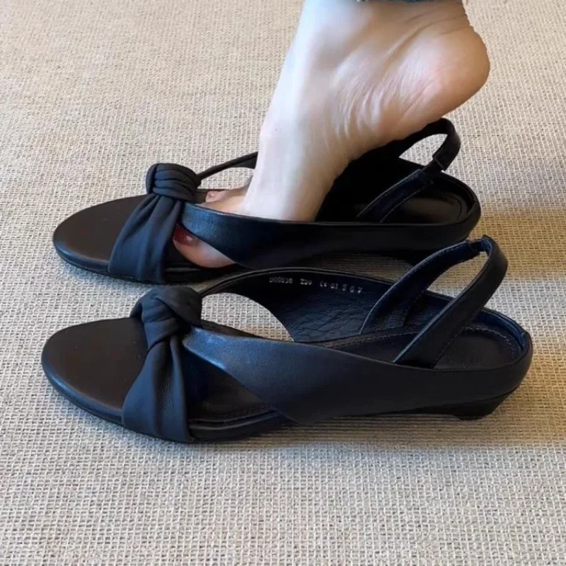 French Low Heel Versatile Kink Sandals Women's 2025 New Niche Design Peep Toe Round Toe Roman Shoes
French Low Heel Versatile Kink Sandals Women's 2025 New Niche Design Peep Toe Round Toe Roman Shoes