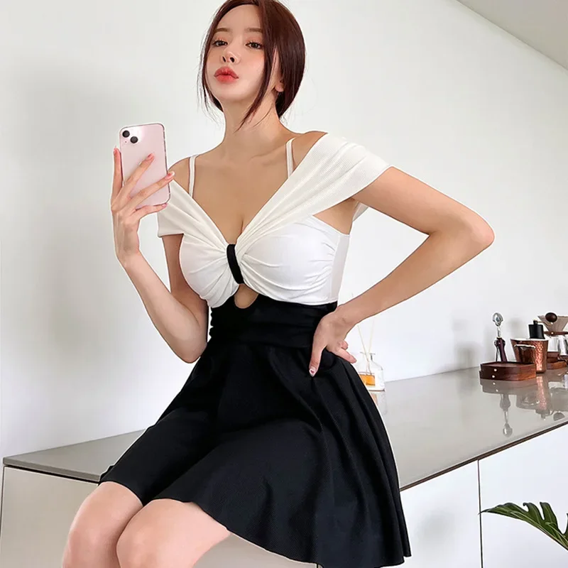 2025 Black White One Piece Swimsuit Women Swimwear Sexy Padded Swimming Suit Skirts Monokini Bodysuit Beach Bathing Suit Korean
2025 Black White One Piece Swimsuit Women Swimwear Sexy Padded Swimming Suit Skirts Monokini Bodysuit Beach Bathing Suit Korean