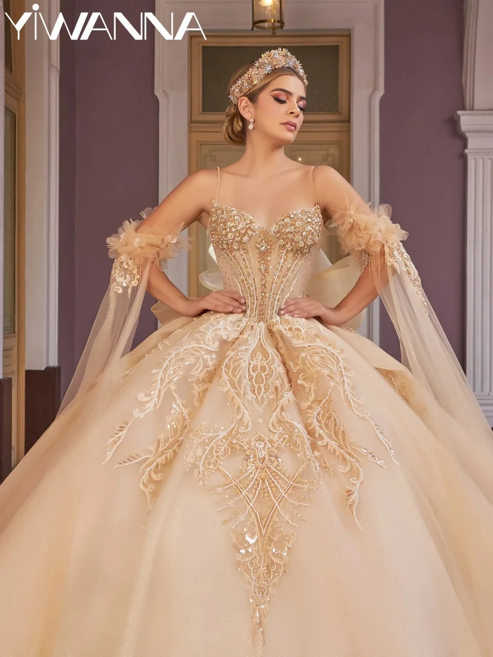 Golden Crystal Appliques Long Quinceanera Prom Dresses Exquisite Thin Straps Ball Gown Customized Sweet 16 Dress Vestidos
Golden Crystal Appliques Long Quinceanera Prom Dresses Exquisite Thin Straps Ball Gown Customized Sweet 16 Dress Vestidos