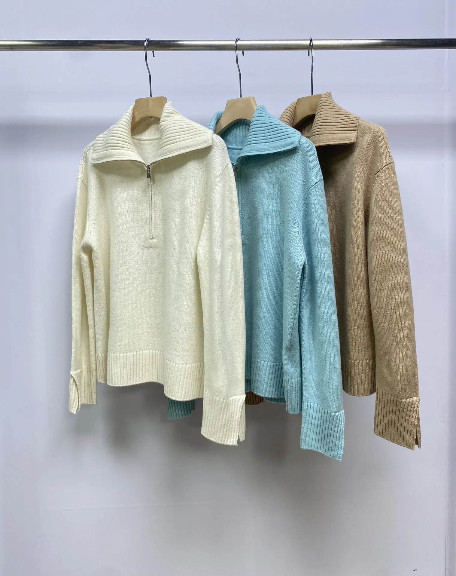 Women L*P New Cashmere Sweater 100% Pure Cashmere Zipper Half Open Collar Lazy Wind Pullover Knitted Sweater
Women L*P New Cashmere Sweater 100% Pure Cashmere Zipper Half Open Collar Lazy Wind Pullover Knitted Sweater