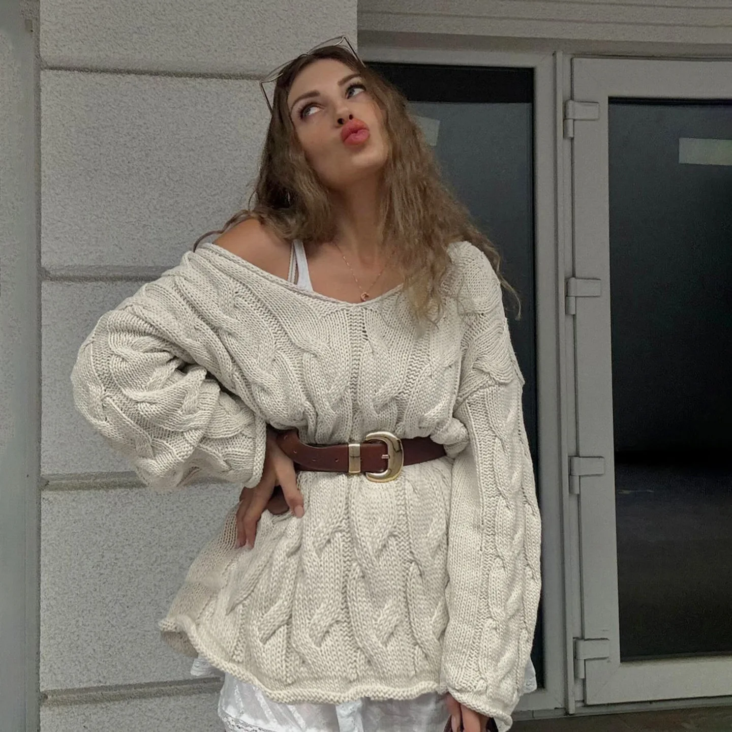 Loose V-Neck Sweater Chunky Cable Knit Sweater Oversized Slimming Pullover Casual Long Sleeve Knit Top For Women Warm Soft
Loose V-Neck Sweater Chunky Cable Knit Sweater Oversized Slimming Pullover Casual Long Sleeve Knit Top For Women Warm Soft