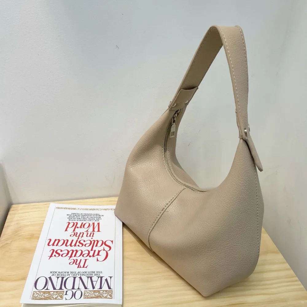 Large Capacity PU Hobo Bag Korean Style Solid Color Shoulder Bag Fashion Design Handbag French Style Handbag Girls/Female
Large Capacity PU Hobo Bag Korean Style Solid Color Shoulder Bag Fashion Design Handbag French Style Handbag Girls/Female