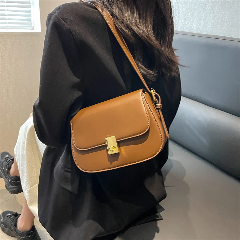Luxury Design Fashion Women's Handbag Classic Saddle Bag Trend Shoulder Crossbody Bag Casual Street Underarm Bag Women
Luxury Design Fashion Women's Handbag Classic Saddle Bag Trend Shoulder Crossbody Bag Casual Street Underarm Bag Women