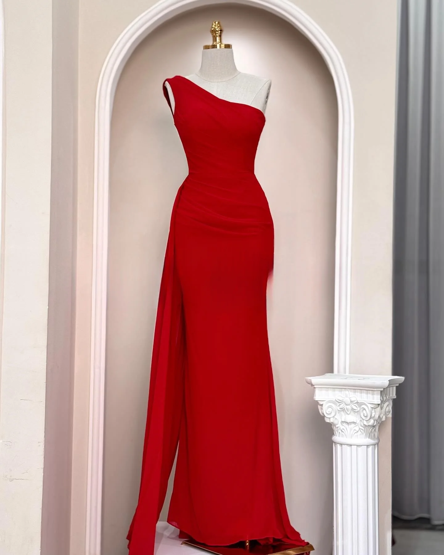 Customized Temperament Chiffon Straight One Shoulder Evening Dresses Sleeveless Red Panel Train Bespoke Occasion Gowns
Customized Temperament Chiffon Straight One Shoulder Evening Dresses Sleeveless Red Panel Train Bespoke Occasion Gowns