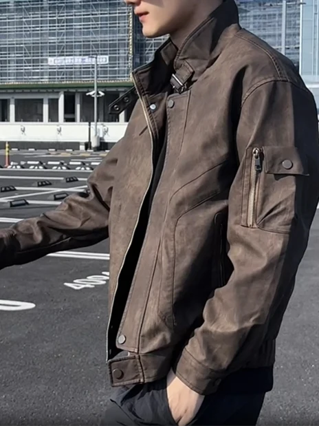 Мужская повседневная куртка из искусственной кожи в стиле ретро, ветрозащитная байкерская модная рабочая одежда с воротником-стойкой, пальто на осень-зиму
Мужская повседневная куртка из искусственной кожи в стиле ретро, ветрозащитная байкерская модная рабочая одежда с воротником-стойкой, пальто на осень-зиму