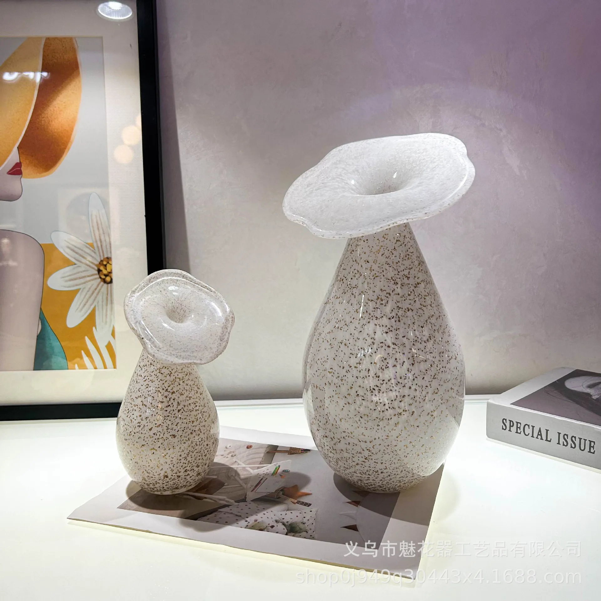 Modern style fresh handmade small diameter glazed vase ornament living room model room flower arrangement decoration
Modern style fresh handmade small diameter glazed vase ornament living room model room flower arrangement decoration