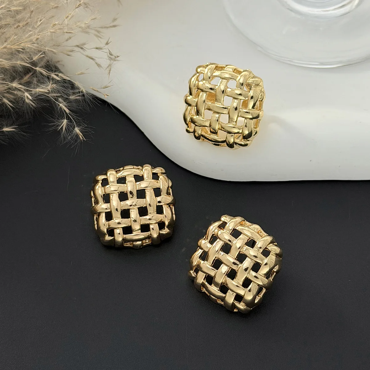 Creative Braided Metal Earrings Hollow Mesh Tweed Style Office Commuter Simple Elegant Lightweight Stainless Steel Silver
Creative Braided Metal Earrings Hollow Mesh Tweed Style Office Commuter Simple Elegant Lightweight Stainless Steel Silver