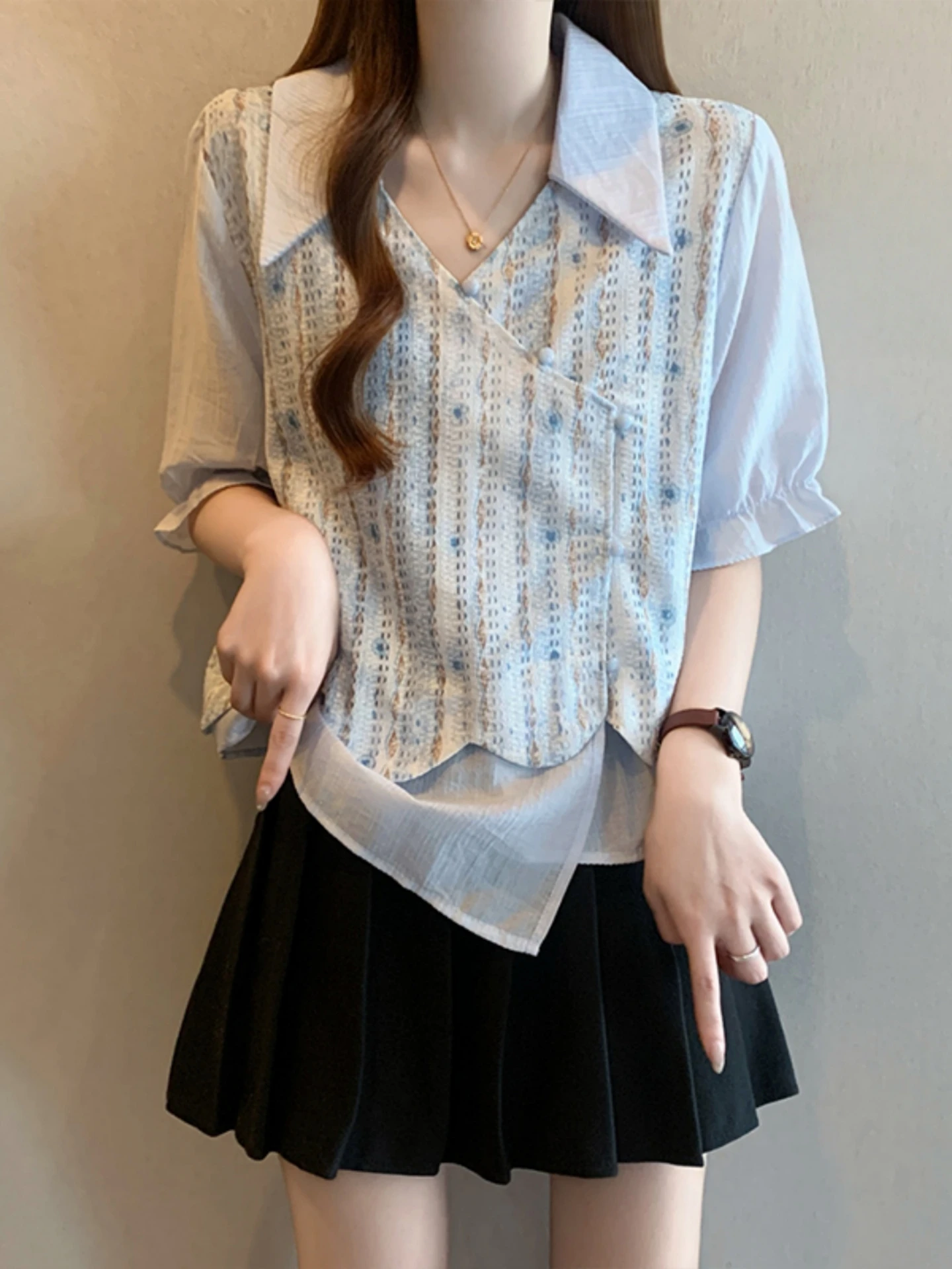 Slimming V-Neck Short Sleeve Shirt Irregular Design Korean Style Women's Summer New plus Size Fake Two-Piece Short Top
Slimming V-Neck Short Sleeve Shirt Irregular Design Korean Style Women's Summer New plus Size Fake Two-Piece Short Top