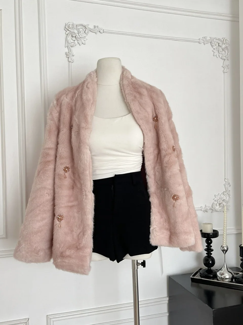 Fall Winter 2025 Small Size Pink Fur Coat Women's High-End Feelings Outerwear Ele Polyester Fiber Coat Jaet
Fall Winter 2025 Small Size Pink Fur Coat Women's High-End Feelings Outerwear Ele Polyester Fiber Coat Jaet