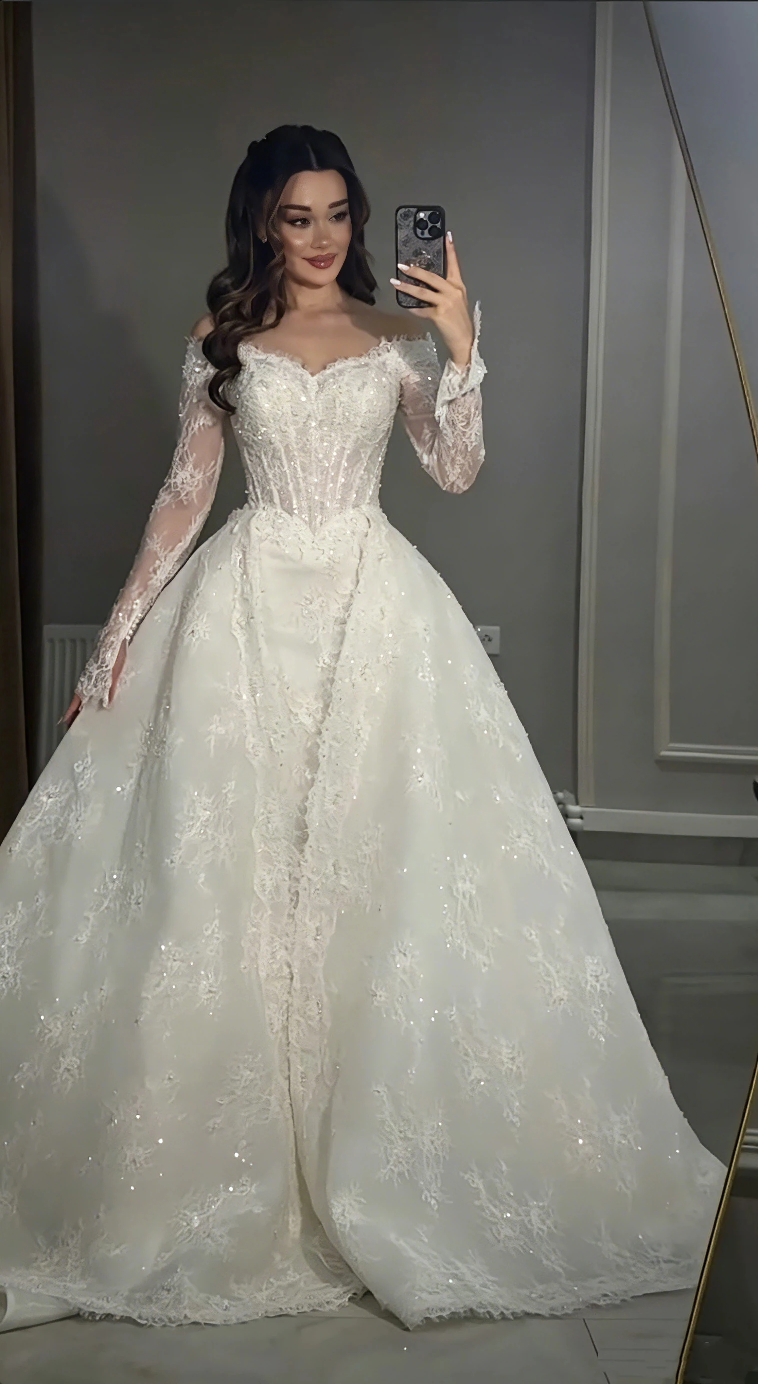 Luxurious Sparkling A-Line Lace Crystal Decal Wedding Dress Sweetheart Long Sleeve Detachable Skirt Bridal Dress Customized
Luxurious Sparkling A-Line Lace Crystal Decal Wedding Dress Sweetheart Long Sleeve Detachable Skirt Bridal Dress Customized