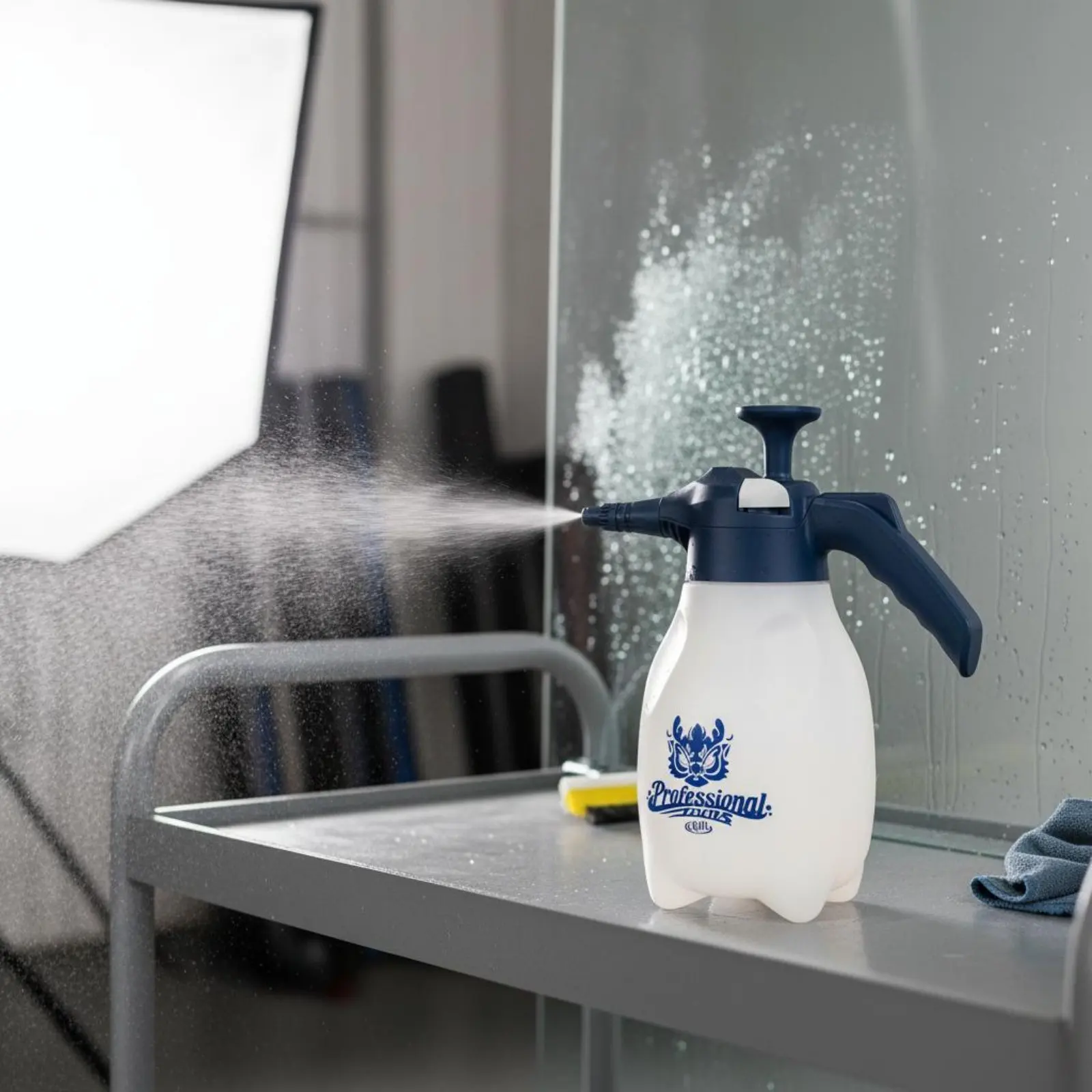 2 L Auto Foam Sprayer Alkali Resistant Pump Foam Sprayer Cleaning Tool Adjustable Nozzle Trigger Lock
2 L Auto Foam Sprayer Alkali Resistant Pump Foam Sprayer Cleaning Tool Adjustable Nozzle Trigger Lock