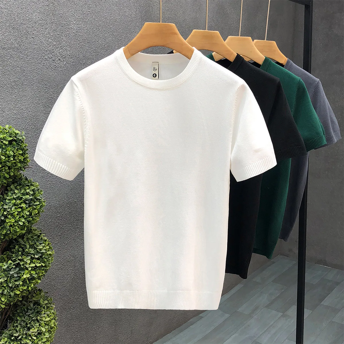 Men 2024 Summer New Short Sleeve Breathable T-shirt Men's Fashion Slim Striped Knitted Tees Male Round Neck Tee Shirt S03
Men 2024 Summer New Short Sleeve Breathable T-shirt Men's Fashion Slim Striped Knitted Tees Male Round Neck Tee Shirt S03